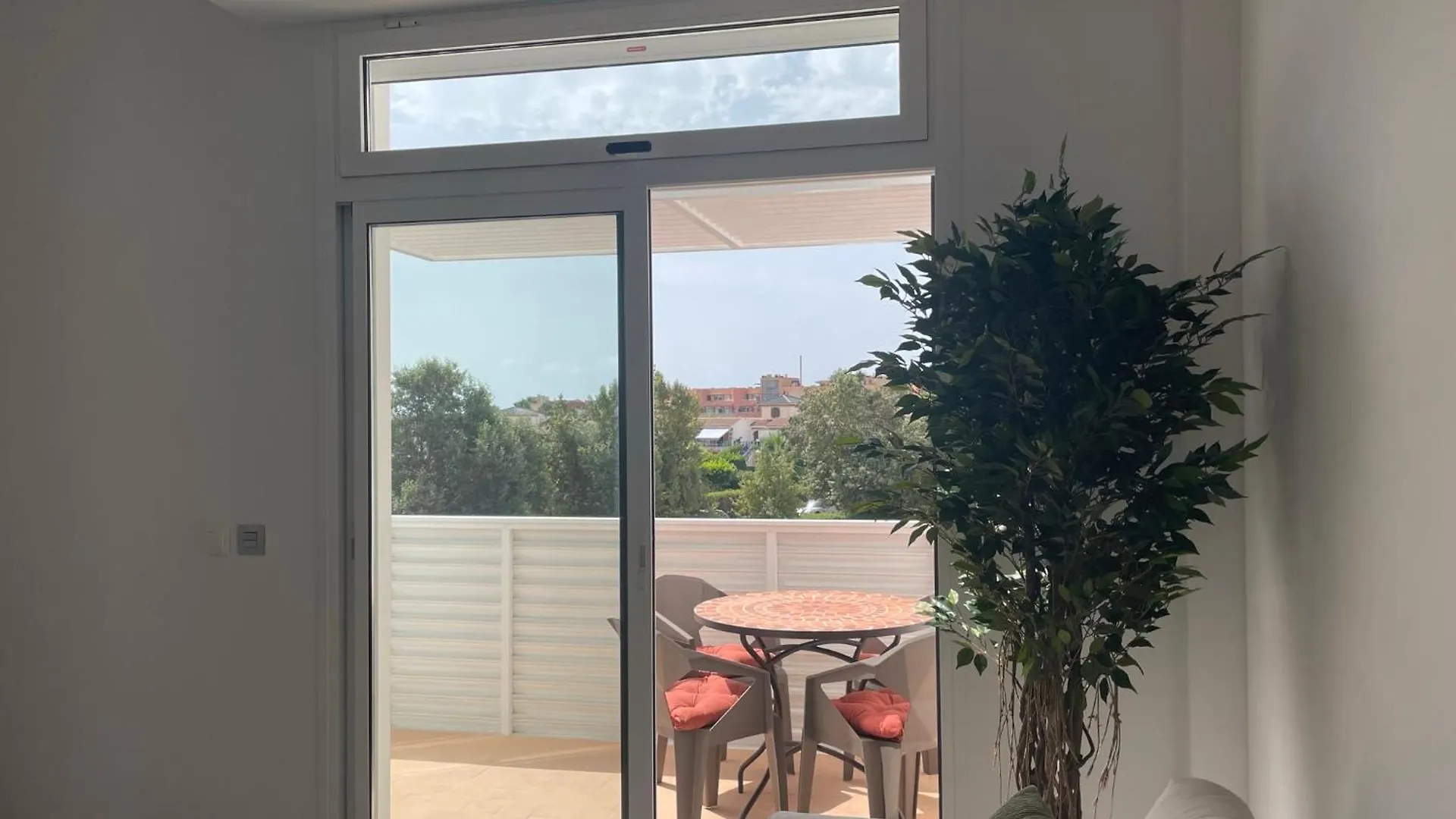 Lichtrijk Appartement 400M Van De Zee Met Zwembad. Vera Apartman